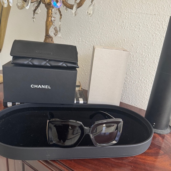 Chanel sunglasses - Picture 1 of 7